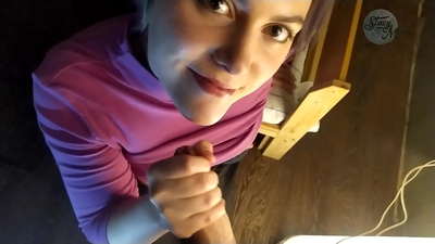 典型的俄羅斯家庭色情片,帶有雞巴情節和良好的大口大口